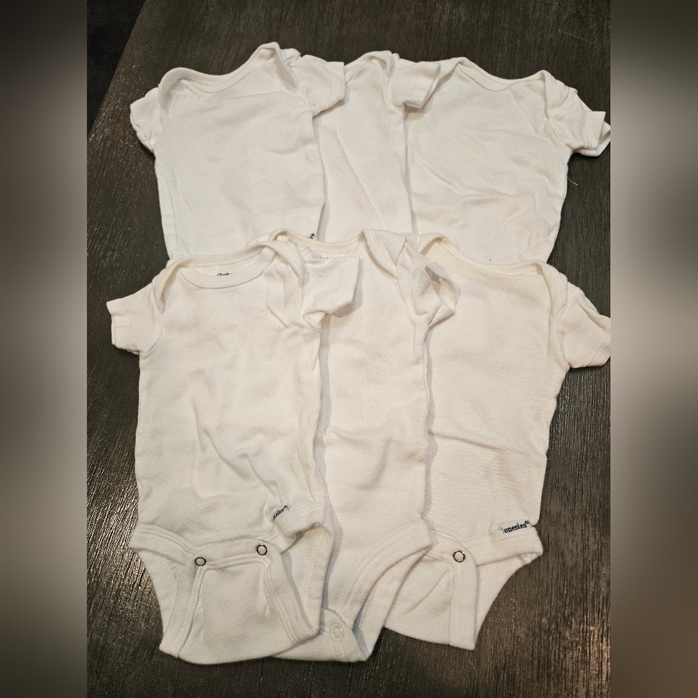 GERBER ONESIE TSHIRTS (6)